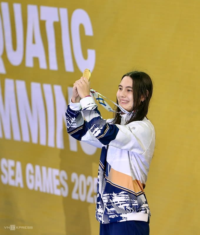 Kình ngư Mia Millar giành HC vàng bơi ngửa 200m nữ ở SEA Games 33. Ảnh: Hiếu Lương