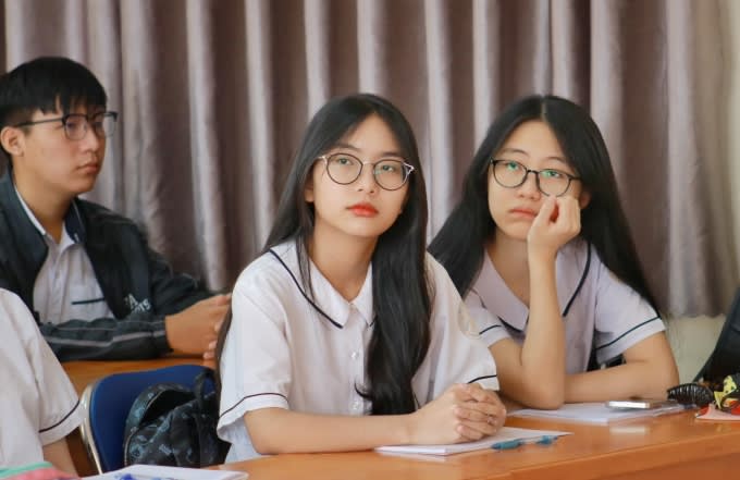 Học viên Trung tâm Giáo dục thường xuyên Chu Văn An, TP HCM trong lớp học cảm tình Đoàn, ngày 20/9. Ảnh: TTGDTX Chu Văn An