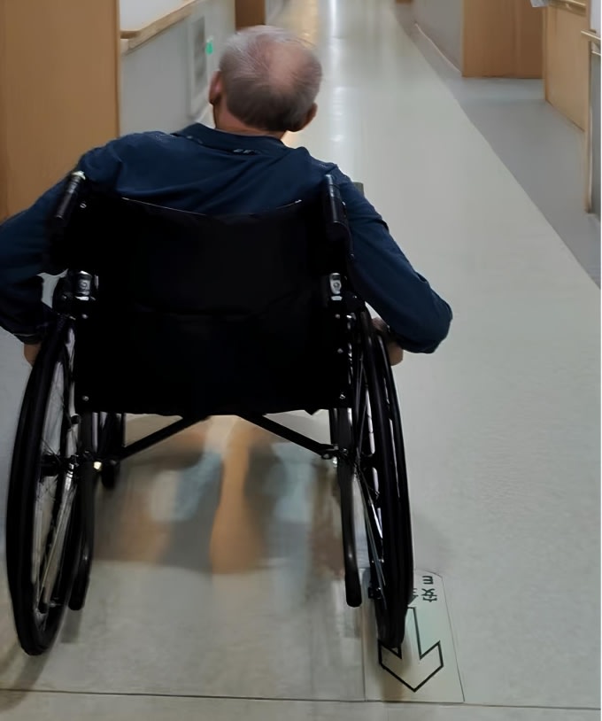 Cha của Lu trong viện dưỡng lão. Ảnh: Sixthtone