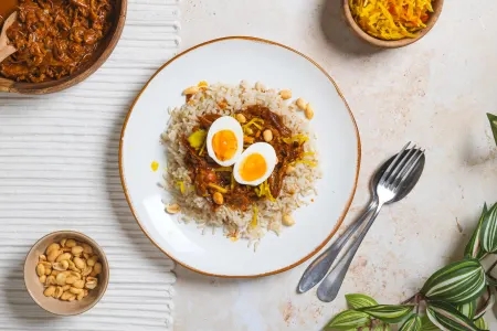 Rendang van spitskool met ei
