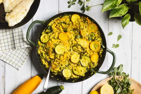 Kerrie-parelcouscous met courgette,