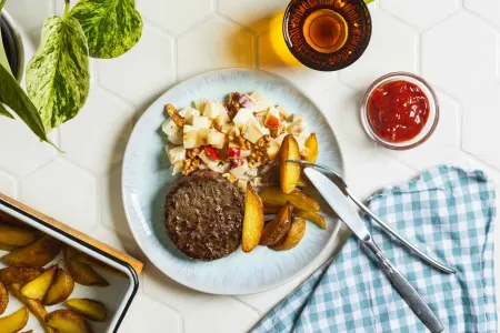 Koningsburger met waldorfsalade