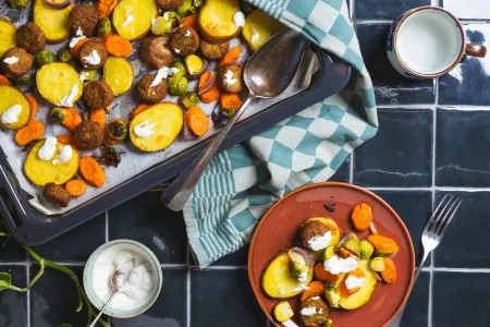 Traybake met wintergroenten, falafel