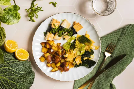 Gemarineerde tofu met nori en zeebanaan-salsa