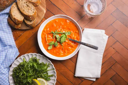 Cannellinibonen in Italiaanse tomaten-kaassaus