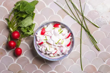 BIJGERECHT: Vegan tzatziki van radijs