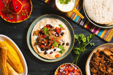 Tostadas met pulled chicken
