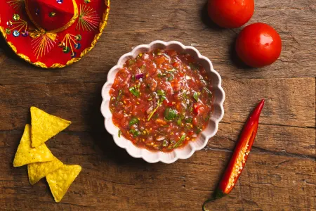 BIJGERECHT: Tomatensalsa met paprika,