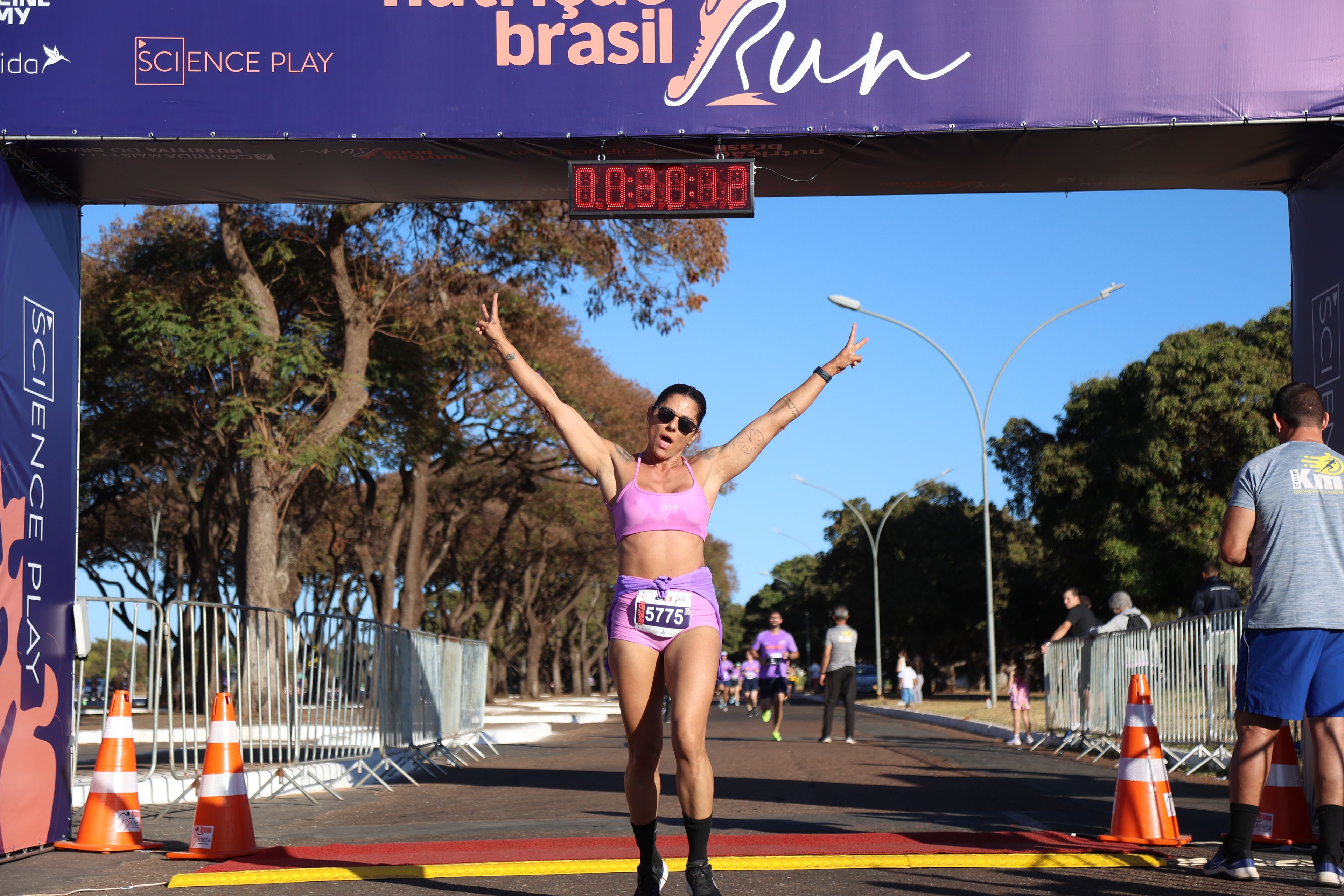 Corredoras emocionadas na chegada da NB Run