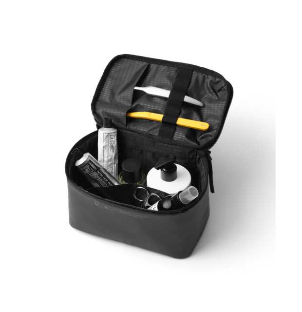 DB Essential Washbag S_02