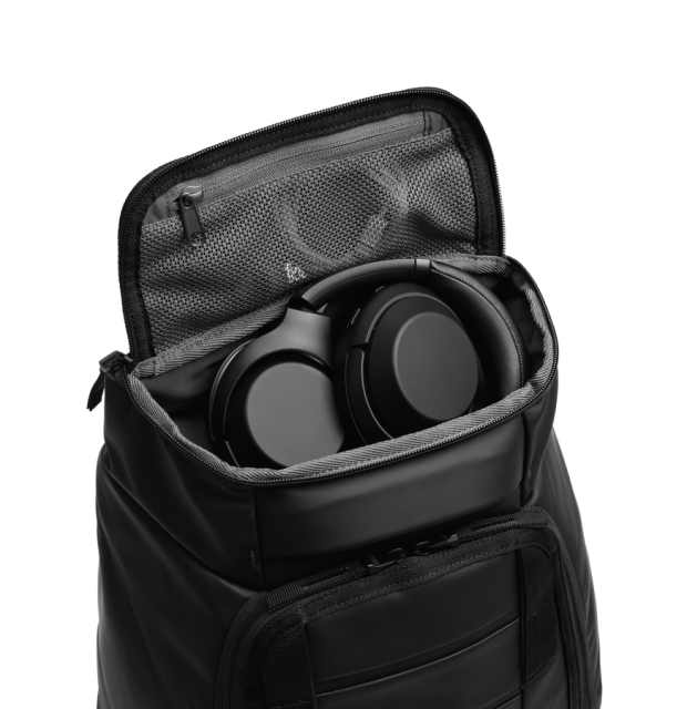 DB Hugger Backpack 25L_03