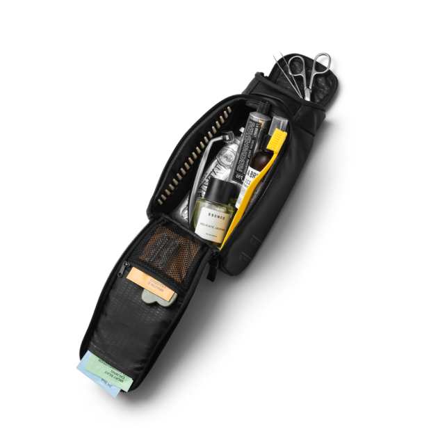 DB Journey Hugger Washbag_02