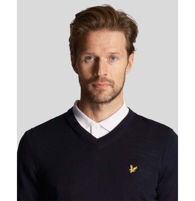 Lyle & Scott Golf V Neck Jumper_04