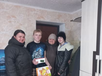 Сельская администрация подарила портативную колонку сыну участника СВО