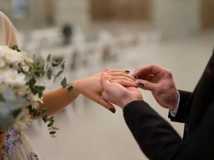 Сколько семей появилось в Благовещенске в последнюю зеркальную дату года, рассказали в ЗАГСе