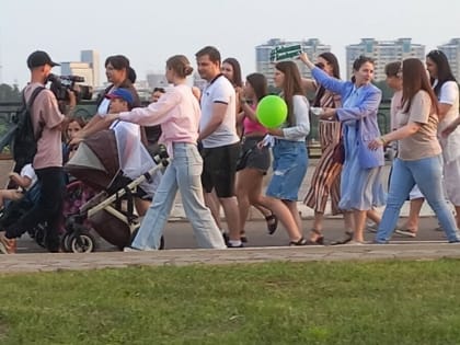 В честь Дня молодежи в Благовещенске прошел массовый парад (видео)