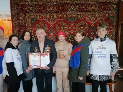 Героя острова Даманский поздравили школьники