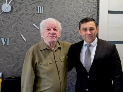 Мэр Благовещенска Олег Имамеев поздравил блокадника Валерия Великоборца