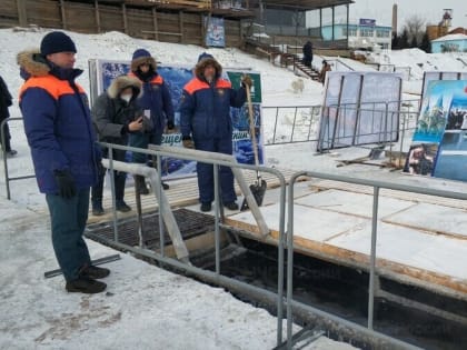 Амурский спасатель рассказал, как правильно окунаться в прорубь и избежать неочевидных опасностей