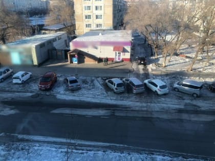 «Нельзя быть настолько ленивыми»: благовещенцы показали в соцсетях, как паркуются в одном из районов (фото)