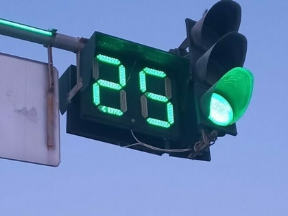 Время на проезд сократили вдвое: благовещенские водители жалуются на смену времени работы светофора