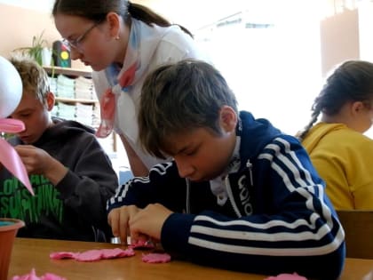 Занятия с логопедом и психологом, подвижные игры и мастер-классы: 10 профильных смен для юных особенных благовещенцев запланированы на это лето