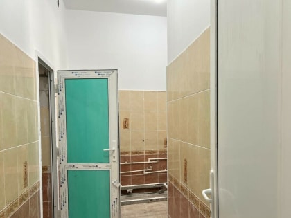 «Будем жить в чистом городе»: в центре Белогорска ремонтируют общественный туалет (фото)