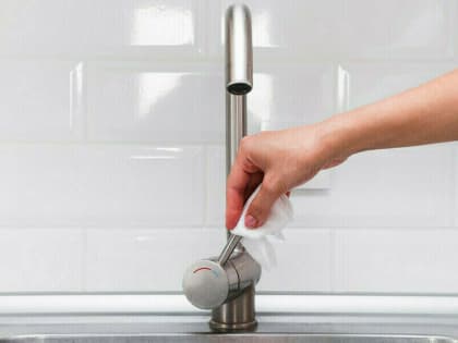 Пять жилых домов, школа и детский сад остались без воды из-за аварии в Благовещенске