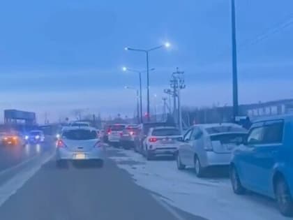 Каждое утро: водители Благовещенска возле школы создают пробки (видео)