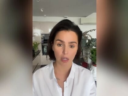 Певица Zivert объявила об отмене своих концертов