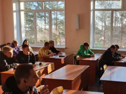 Уроки памяти о жертвах террора в Амурском колледже и школе