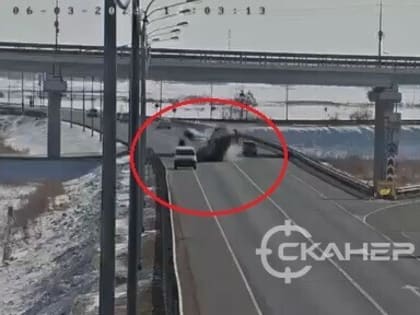 Момент смертельного ДТП, где под Благовещенском столкнулись Lexus и Wish, попал на видео