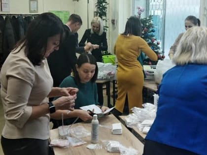 Объединены общей целью: команда администрации Благовещенска пришла на помощь мастерицам «Фабрики для СВОих»