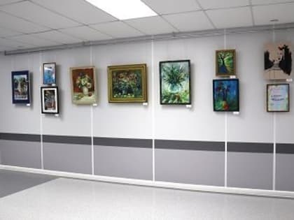 Цветы украсили стационар главной больницы Приамурья