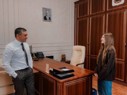 Внучка первого мэра Благовещенска посетила его кабинет