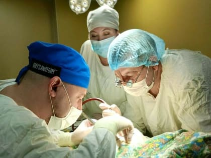 В Благовещенске нейрохирурги прооперировали новорожденного с редкой патологий (фото 18+)