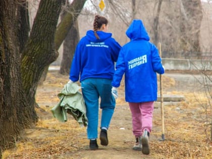 Молодогвардейцы в Благовещенске провели субботник на участке реки Бурхановка