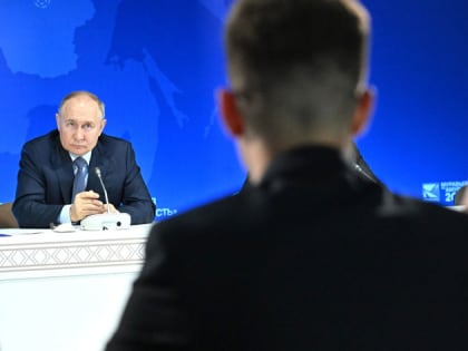 Владимир Путин: Дальний Восток развивается быстрее остальной России