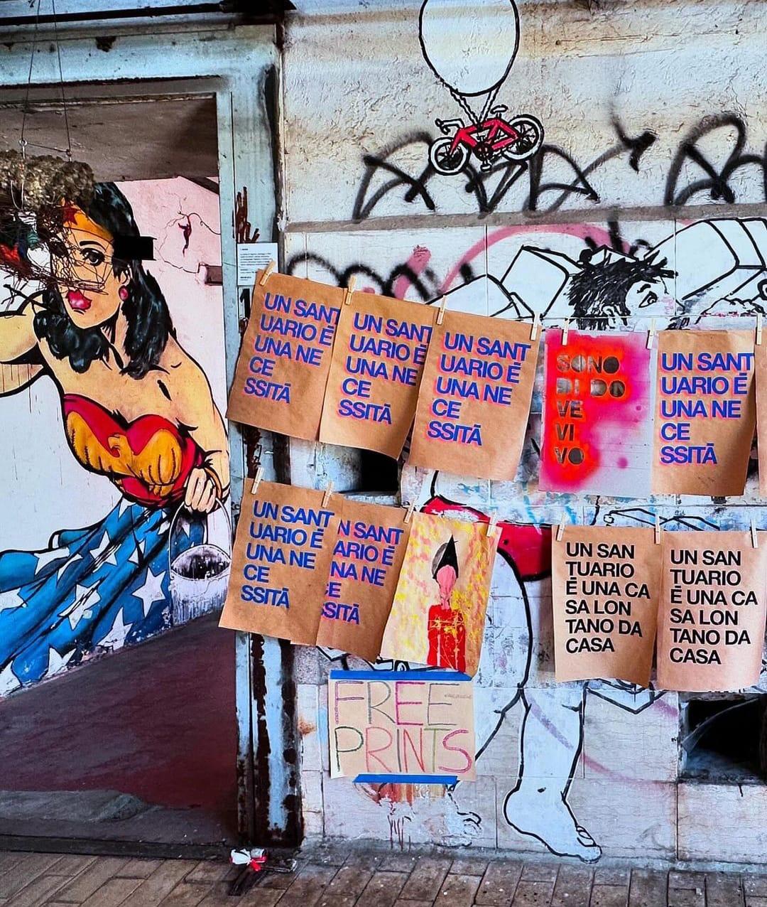 Fig. 4. The Sanctuary City Project, installazione serigrafie al MAAM, Roma  ©Francesca Guerrini