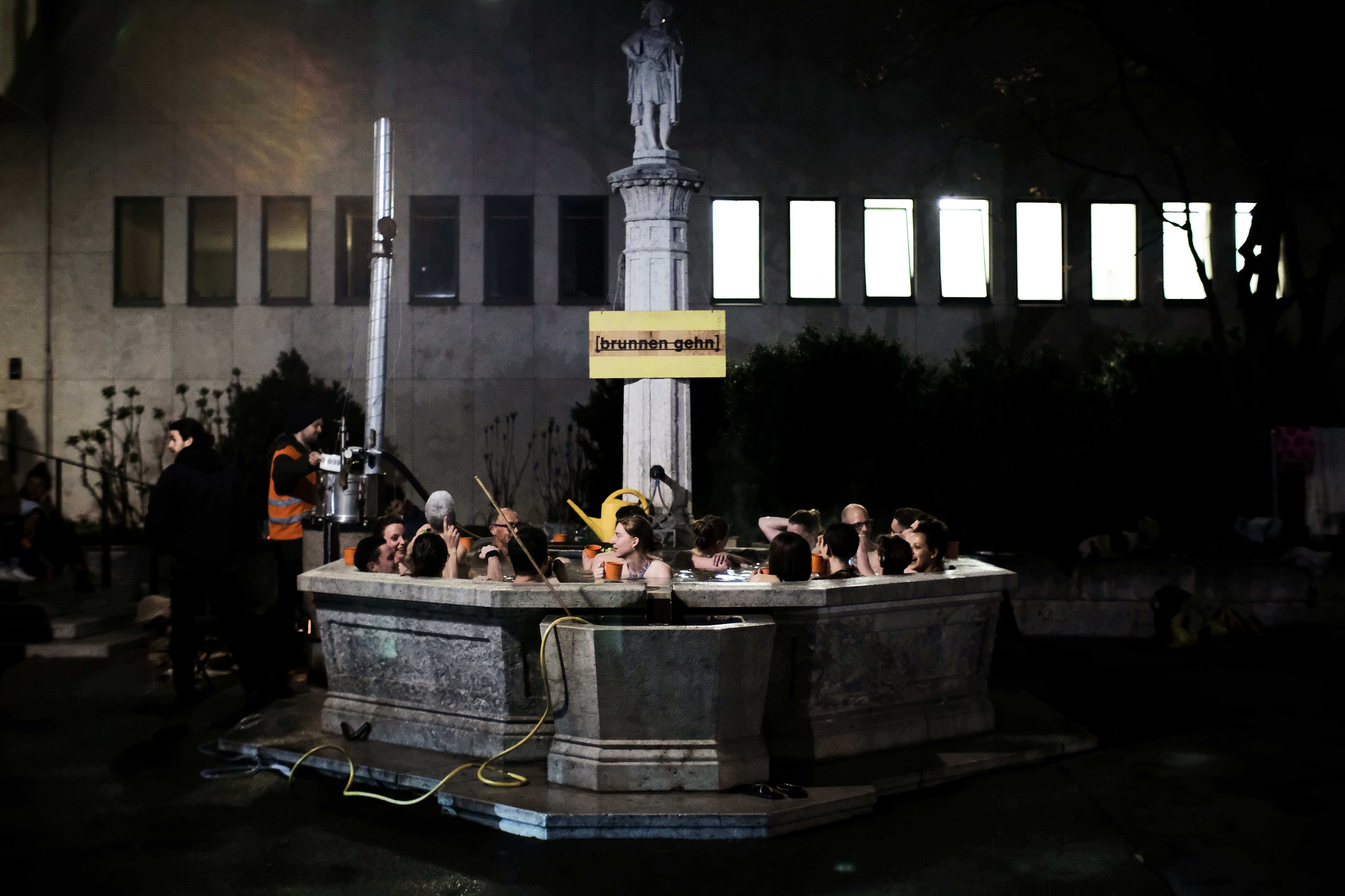 Thumbnail for <p>Paesaggio e spazio urbano nella pratica artistica del collettivo Hotel Regina</p>