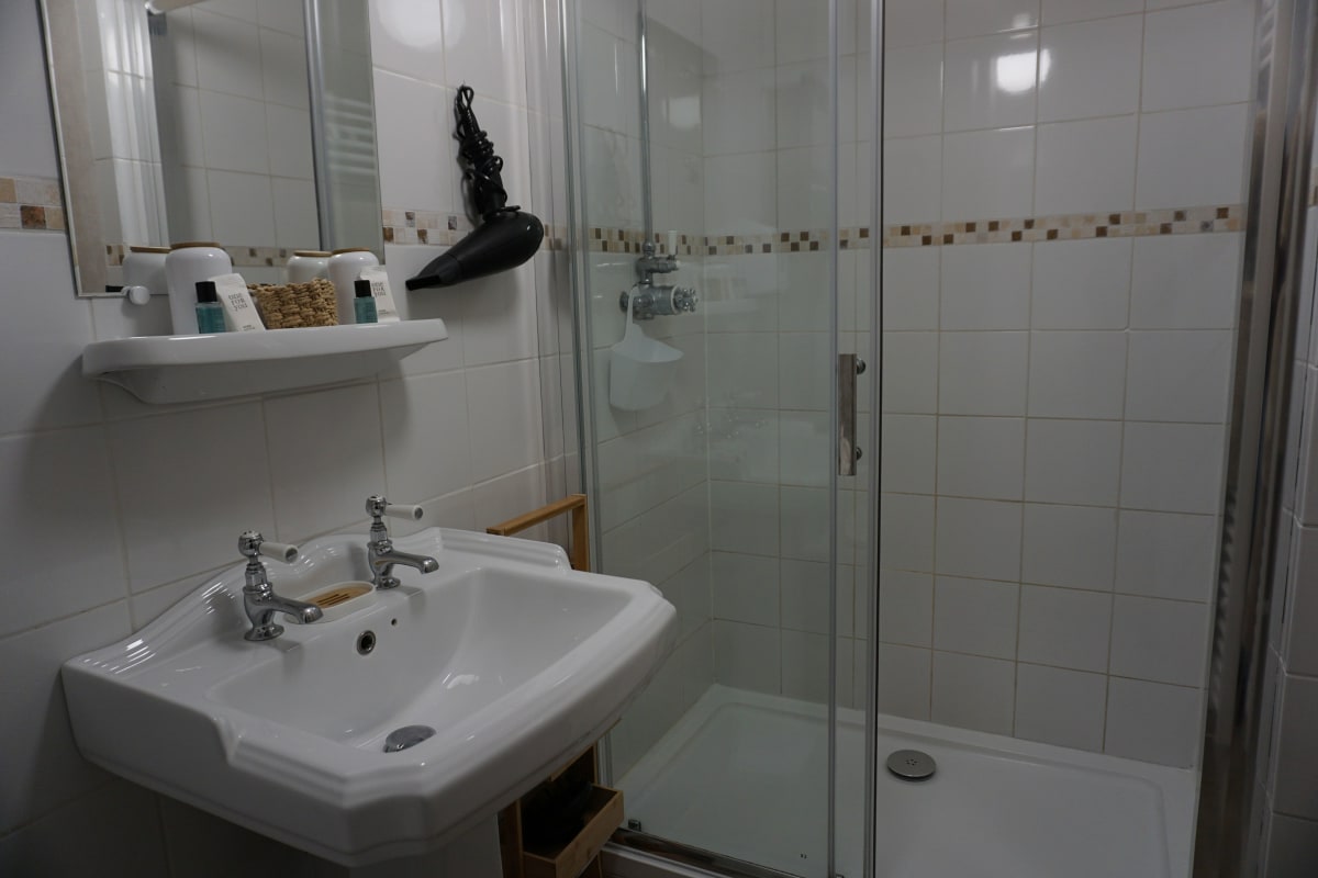 Salle de bain privée avec douche à l'italienne