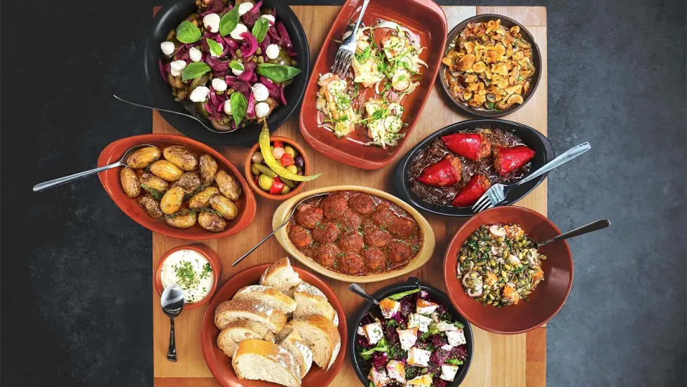 Bestill en av våre deilige tapasmenyer, eller sett sammen din egen meny!