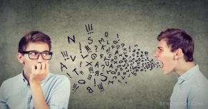 شخص يعاني من متلازمة توريت