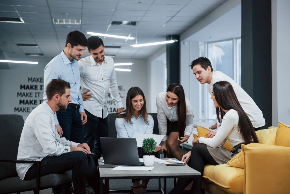 Equipo empresarial representando seguros corporativos en Quito
