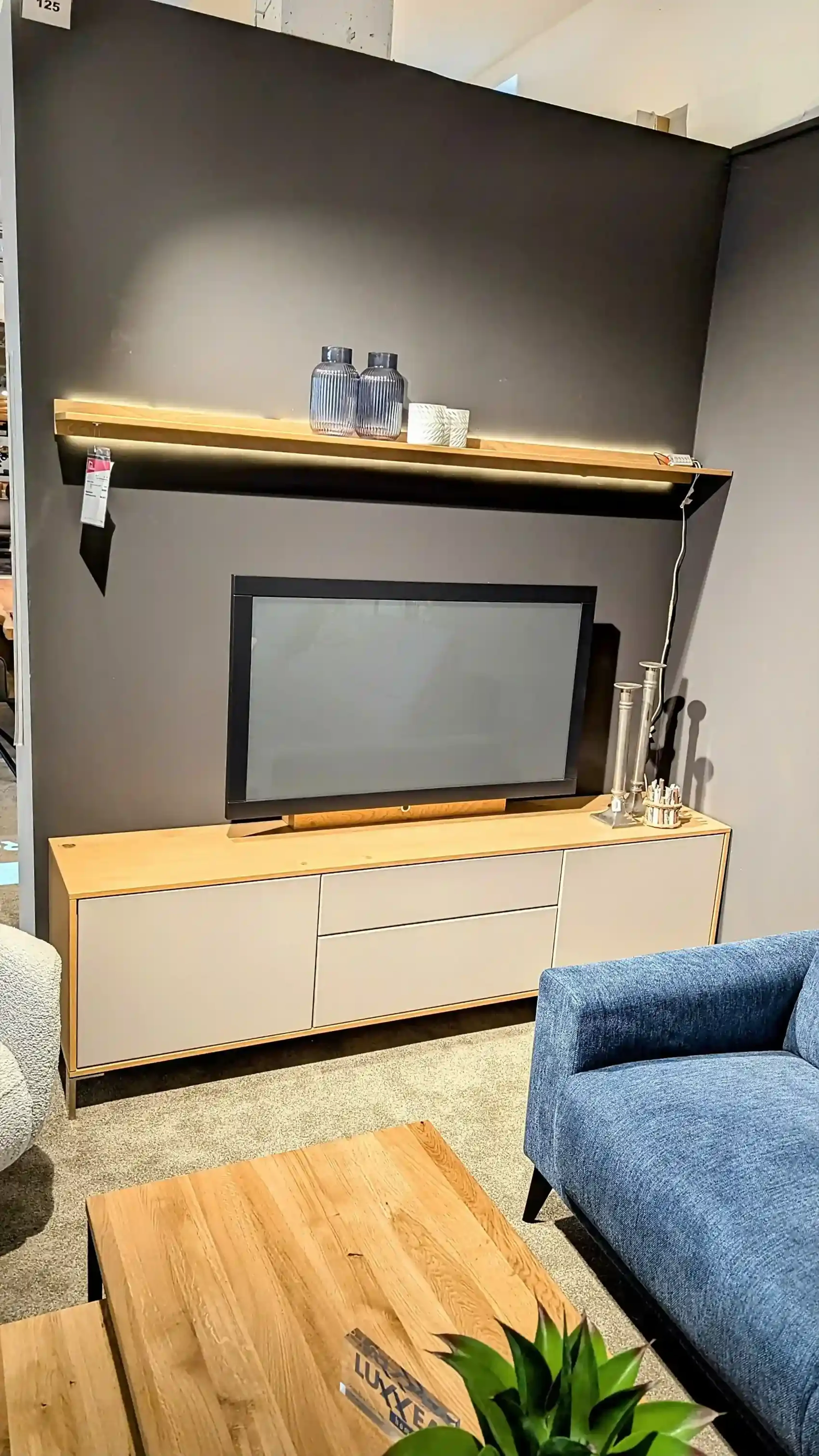 Sideboard und TV-Halter inkl. Beleuchtung