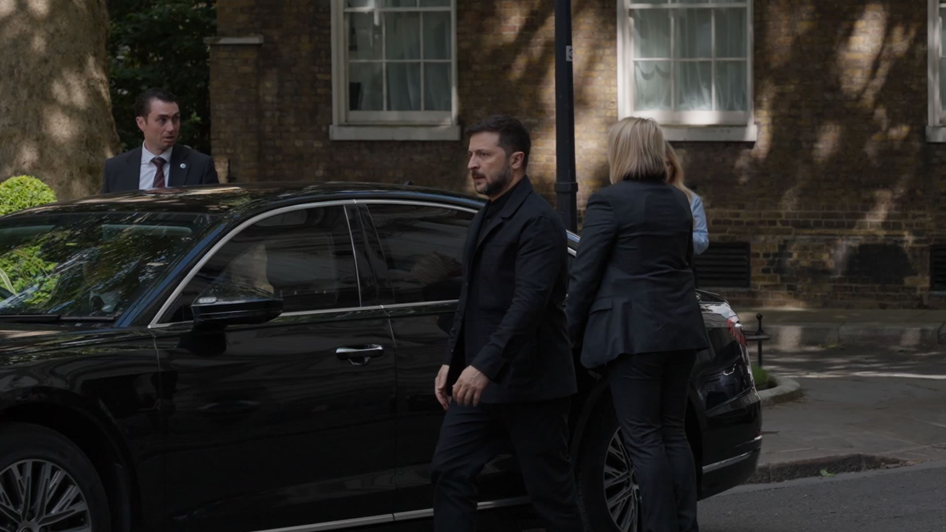Zelenskyy arrives in Downing Street for meeting with Starmer - Image 2