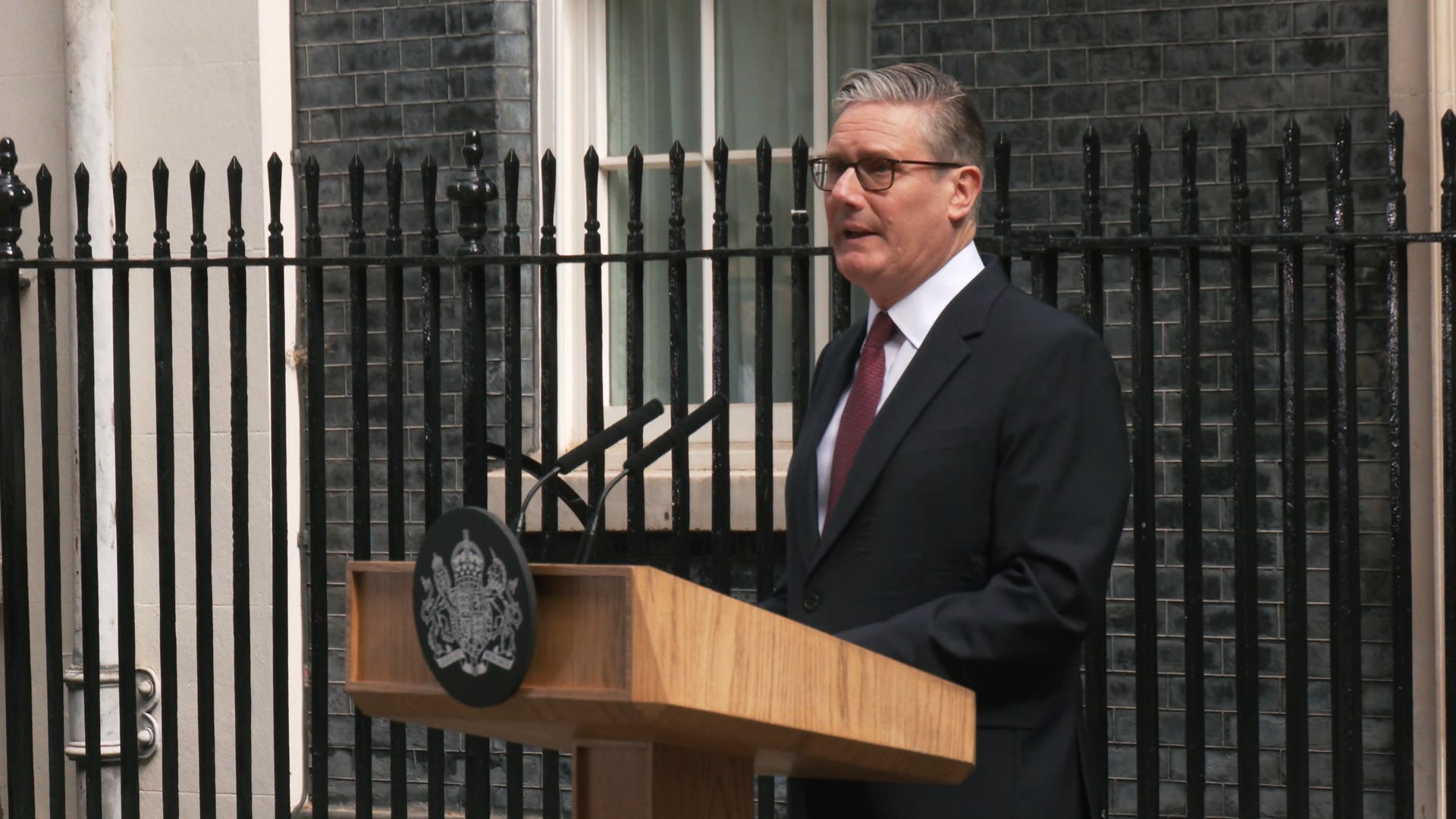 Kier Starmer's resignation at Downing Street - Image 1