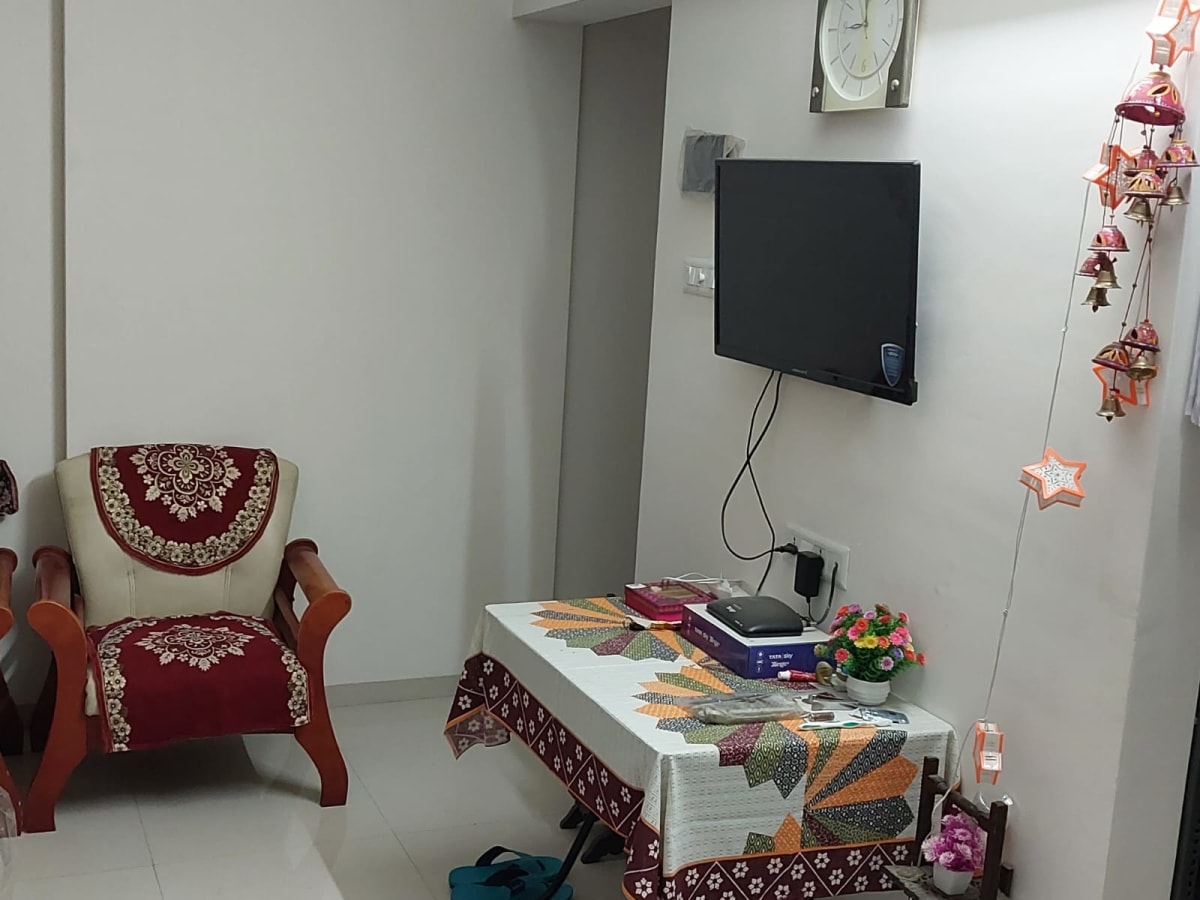 Kohinoor Coral – Fully Furnished 2 BHK Resale Home - View 1