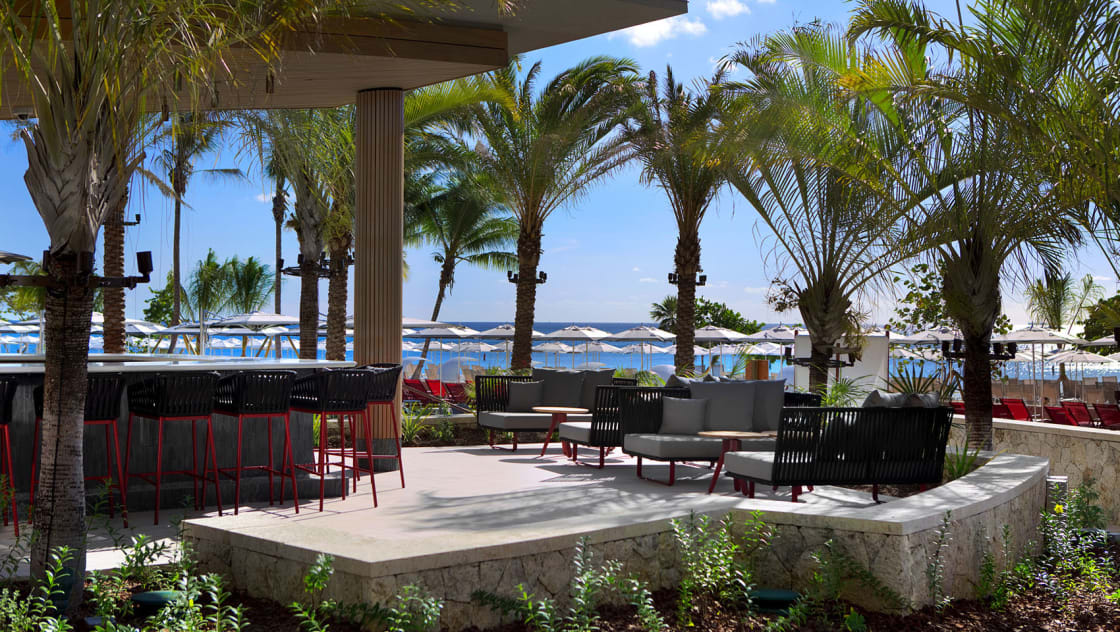 Seafire Resort Pool Restaurant