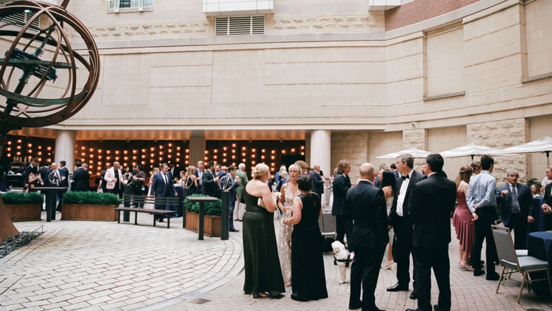 Wedding cocktail hour in Kimpton Hotel Marlow Courtyard